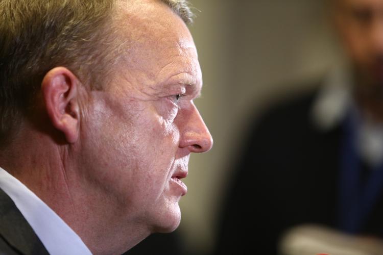 Regeringsdannelse. Lars Løkke Rasmussen fortæller pressen, at han danner en ren Venstre-regering. 