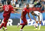 3-0. Med en afslutning helt op i det ene målhjørne scorede Ivan Cavaleiro (th.) Portugals tredje mål. 