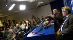 Gældskrise. Den græske finansminister Yanis Varoufakis taler med pressen i Bruxelles. 