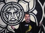 Gadekunst. Den kendte streetkunstner Shepard Fairey har vakt postyr i Detroit. 