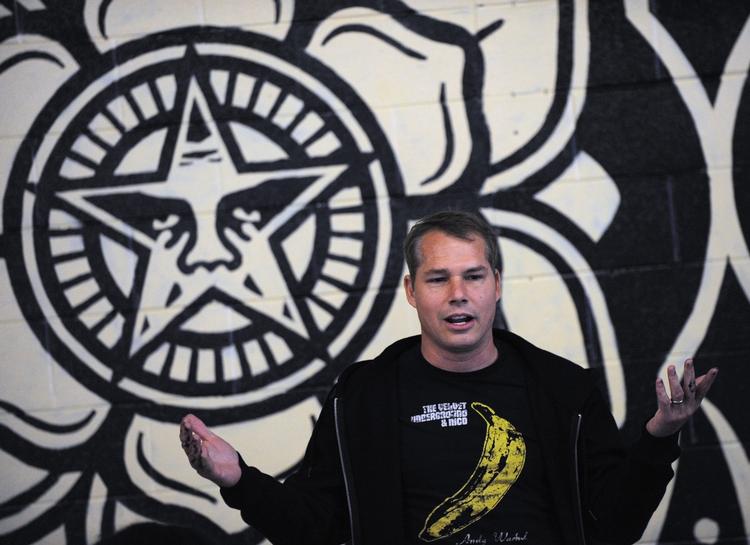 Gadekunst. Den kendte streetkunstner Shepard Fairey har vakt postyr i Detroit. 