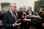 Ministerhold. DA's tidligere direktør, Jørgen Neergaard Larsen (til venstre), bliver ny beskæftigelsesminister. Her foto ved et tidligere møde angående dagpengereform i Finansministeriet. 
