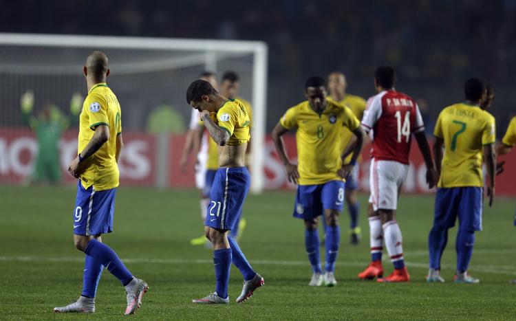 nedslået. Brasiliens favoritter må igen forlade en slutrunde før den finale, som nationen altid ser som en selvfølge. 