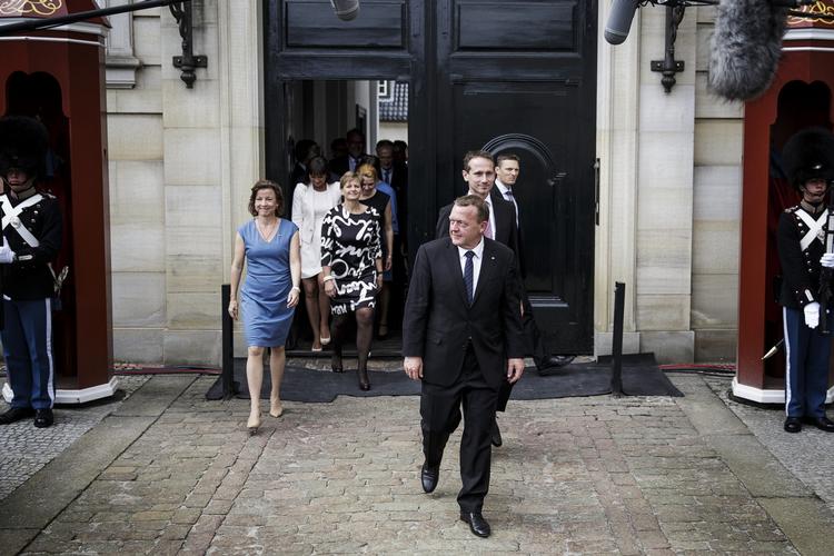 REGERINGSDANNELSE. Det nye ministerhold og deres planer for den kommende regeringsperiode får både rosende og kritik med sig. 