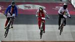 guld. Simone Tetsche Christensen (midt) vandt den sidste danske guldmedalje ved European Games efter en hektisk finale i BMX. 