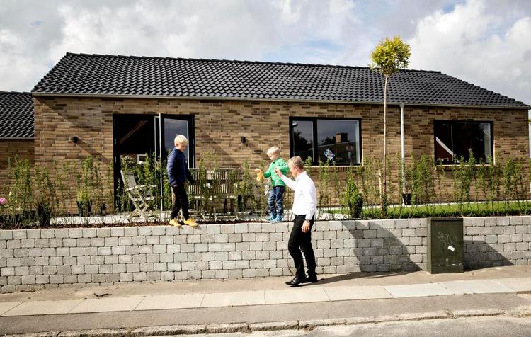 Nybygger. Familien Christiansen har købt et gammelt hus fra 1952, revet det ned og bygget et nyt typehus i 2014. 
