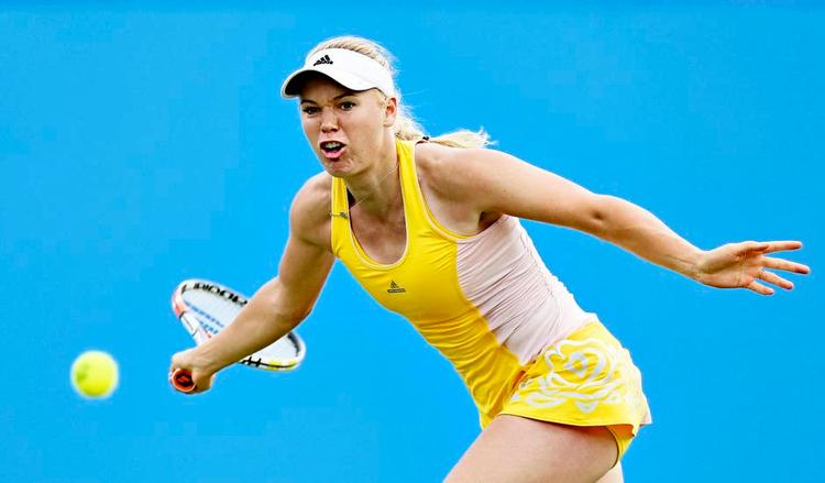 PROBLEMER. Caroline Wozniackis ryg volder kvaler inden hun efter planen træder ind i Wimbledontirsdag. 
