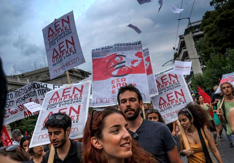 Demonstration. Tusinder af grækere gik i går på gaden for at demonstrere mod EU. 
