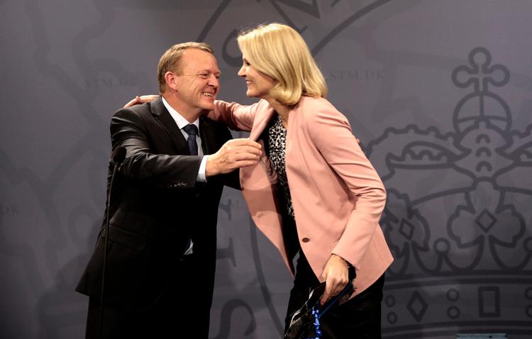 Danmarks nye statsminister hedder Lars Løkke Rasmussen (V), og i dag overtog han Statsministeriet fra Helle Thorning-Schmidt (S). 