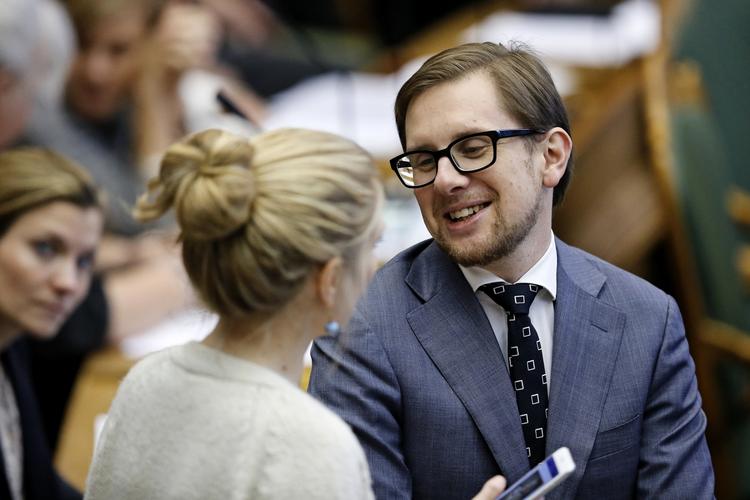 Kovending. Liberal Alliance har tidligere afvist lavere ydelser til nyankomne. Politisk ordfører Simon Emil Ammitzbøll erkender nu, at man dengang tod fejl. 