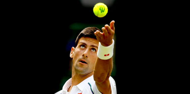 sejr. Verdensetter Novak Djokovic kom fint fra start i Wimbledon med sejr i tre sæt over en velspillende Phillipp Kohlschreiber. 