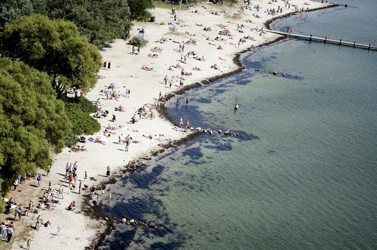 Planlov. Stranden ved Christiansminde på Sydfyn er en populær destination for badeglade gæster og kan snart få bygninger rejst ganske tæt på sandet. 