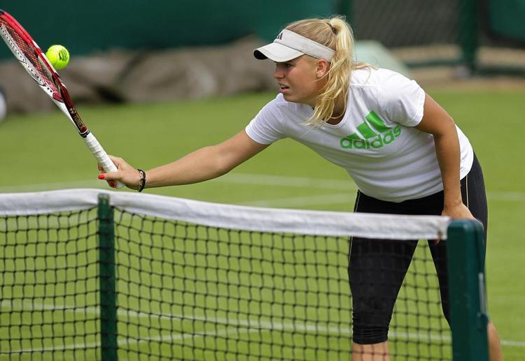 bolig. Caroline Wozniacki kan gå til og fra træning, når hun spiller ved Wimbledon. 