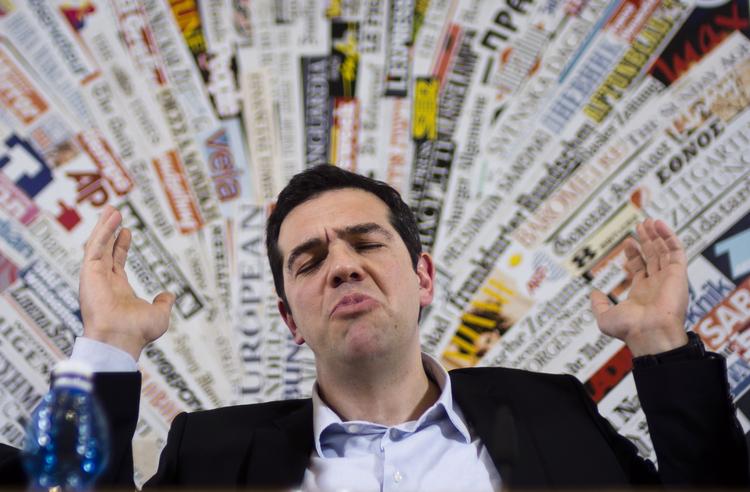 Slutspurt. Den græske leder, Alexis Tsipras, giver store indrømmelser i et nyt forslag til kompromis med landets kreditorer. Men hans udspil kommer efter, at alle aftaler udløb i nat. 