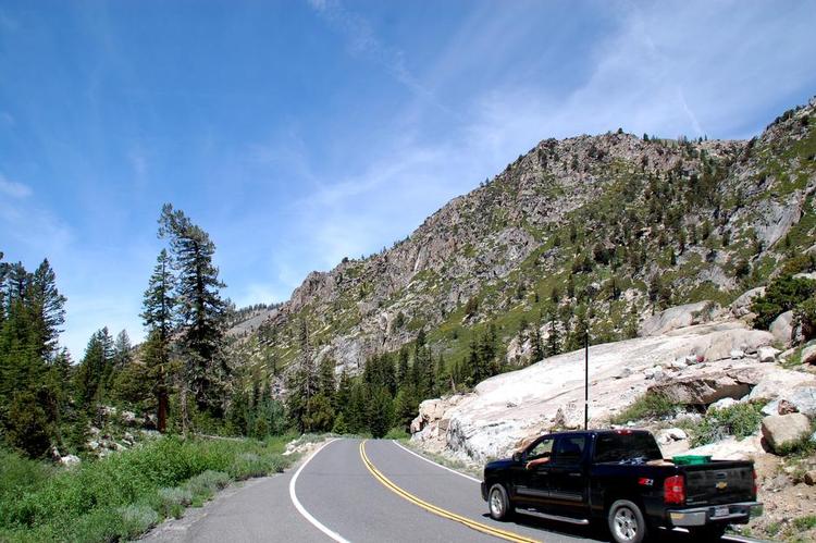 VEJHJÆLP. Ude på de åbne veje, som her på Sonora Pass i Californien, klarer man sige nok uden gps. I byerne er navigationen derimod en stor hjælp. 