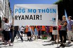 Sejr. Demonstranterne foran Arbejdsretten kunne i dag gå hjem med gode nyheder. Den danske fagbevægelse fik rettens ord for, at en konflikt må indledes mod Ryanair for at få dem til at tegne danske overenskomster. 