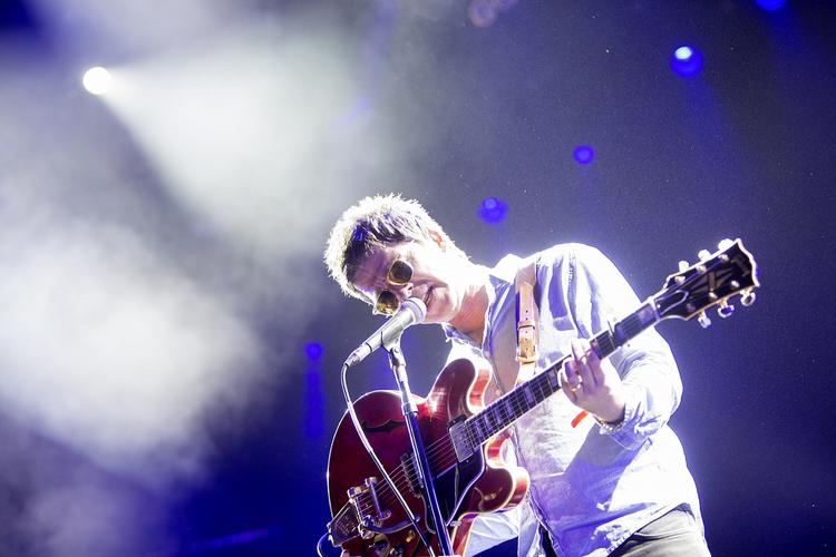 Vitalt. Noel Gallagher lukkede ballet med fællessang på Arena. 