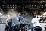 TALENT. Young Fathers har en rå energi i mellem sig, og de kan faktisk både rappe, synge og chante som en stamme i psykedelisk trance. Men mikrofonerne ville ikke lade finesser komme til udtryk. Det var som at høre vokaler i en megafon, mens musikken lød som tordenbrag mellem bjerge. 