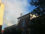 Spærret. Brandvæsenet er i gang med at slukke en voldsom brand ved Klerkegade og Borgergade i det indre København. 