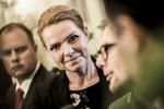 Stramning. Inger Støjberg holdt i går et såkaldt doorsteppressemøde om regeringens lavere ydelser til flygtninge. 
