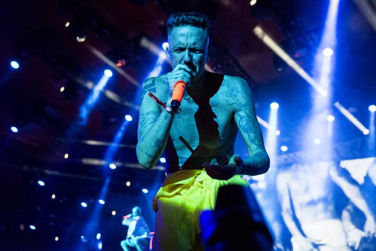 Løssluppen. Die Antwoord var et historisk lavpunkt på Orange Scene, og publikum elskede det. Det skal ikke tages for mere end det er. En løssluppen fest uden andet på programmet end skørhed. 