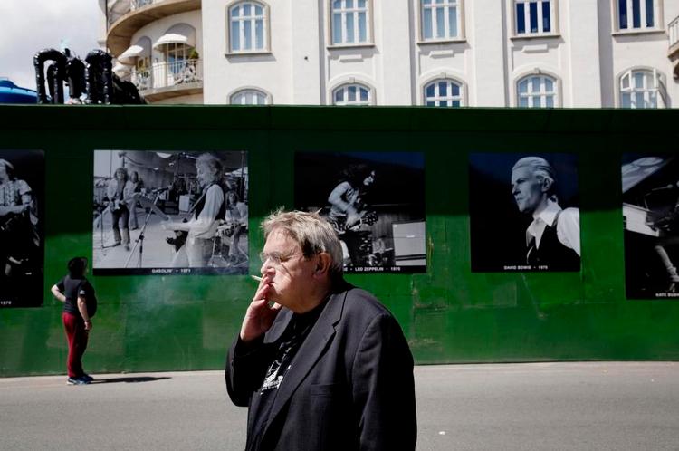 Rock'n'roll. Jørgen Angel fotograferede de danske og de internationale stjerner i sin storhedstid fra slutningen af 1960'erne til starten af 1980'erne. Nu hænger et udvalg af hans billeder på Metrohegnet ved Østerport. 