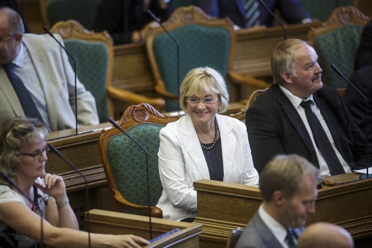 FORMAND. Pia Kjærsgaard er nu Folketingets førstemand - og den første kvinde i spidsen for folkestyret. 