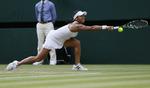 Tennis. Serena Williams måtte igennem et over to timer langt drama før hun spillede sig videre til næste runde af Wimbledon, hvor hun møder sin søster, Venus Wiliams. 