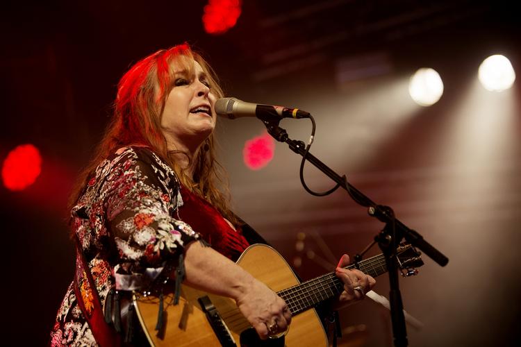 Country. Gretchen Peters mangler alle sine kvaliteter til trods et særligt fingeraftryk som performer. Men med sit knusende sikre band var niveauet højt og indrammede fornemt hendes store talent som sangskriver. 