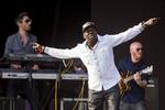 Bliv! Barrington Levy måtte næsten smides af scenen. Han fik besked på at showet var slut, men råbte igen og igen mod publikum: »Do you want me to go home?«. »Nooooo!«, genlød det i bølger mod scenen. 