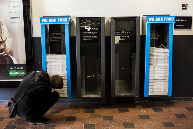 Gratis. Afslørende journalistik skal selvfølgelig belønnes. Derfor benytter flere aviser nu betalingssider i modsætning til gratisavisen MX. Foto: Simon Fals 
