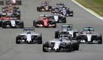 Lynstart. Felipe Massa og Valtteri Bottas fik en forrygende start i de hvide Williams-racere, men siden gik det knap så godt. 