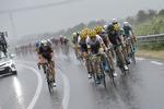 FORBLÆST. Regn og blæst satte præg på årets 2. etape af Tour de France. 