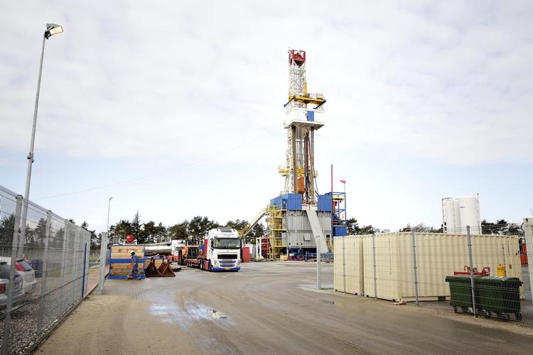 prøveboring. Det franske enerigselskab Total har fået tilladelse til at foretage prøveboringer i Nordjylland og Nordsjælland. Selskabet har besluttet kun at prøvebore i det jyske. 