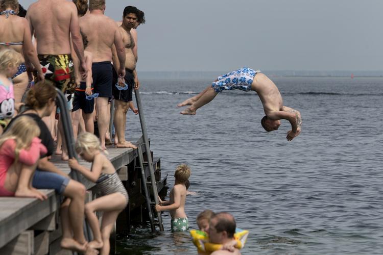 Udsigt. Lørdag var der hedebølge og badning på Amager Strand, men nu slå vejret om. 