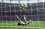 Prisgivet. Japans keeper sprællede forgæves i de første 16 minutter af en vild VM-finale. 
