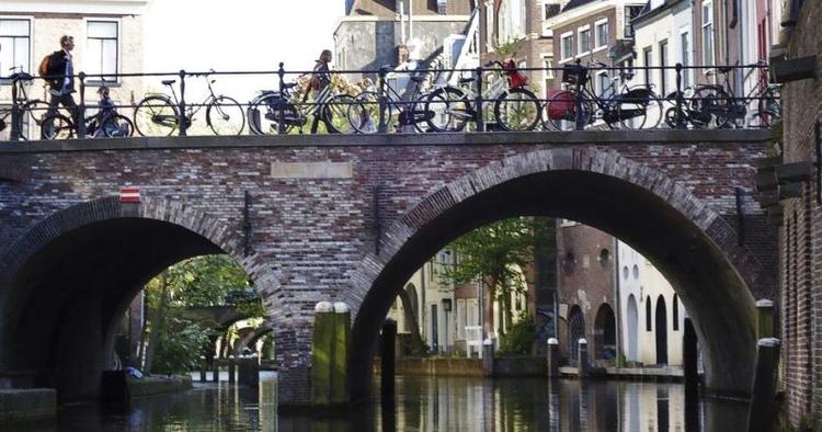 Kanal. Oude Gracht-kanalen går gennem hele den gamle bymidte. 