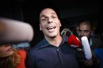farvel. Han fik det, som han ville have det, Grækenlands finansminister, Yanis Varoufakis. Grækerne stemte nej til sparekravene. Alligevel meddelte han her til morgen, at han trækker sig fra sin post. 