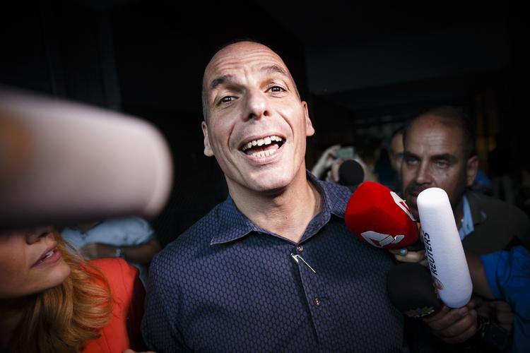 farvel. Han fik det, som han ville have det, Grækenlands finansminister, Yanis Varoufakis. Grækerne stemte nej til sparekravene. Alligevel meddelte han her til morgen, at han trækker sig fra sin post. 
