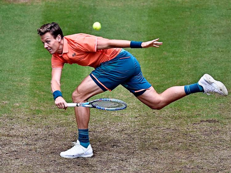 BEVÆGELSE. Per Bastholt har hjulpet Tomas Berdych med at komme godt ud af duellernes yderpositioner. 