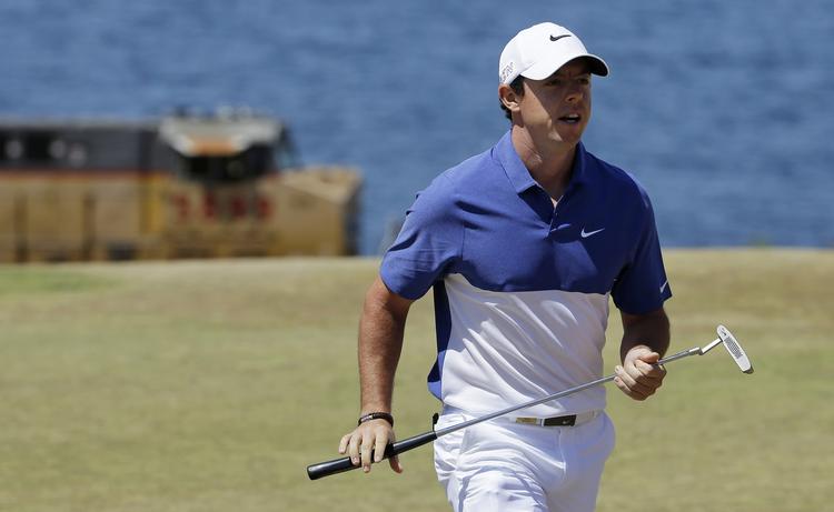 Skadet. Rory McIlroys fodboldleg med nogle venner endte galt, og han er nu tvivlsom til British Open i næste uge. 