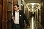 Udnævnelse. Tsakalotos, der siden april har været  forhandlingsleder i forhandlingerne med EU om en låneaftale, er udnævnt som ny finansminister efter Varoufakis i morges trak sig. Tsakalotos går ind for at beholde Grækenland i eurozonen, men er imod de nye nedskæringer og reformer, som kreditorerne i EU stiller som krav for, at Grækenland kan få nye kriselån. 