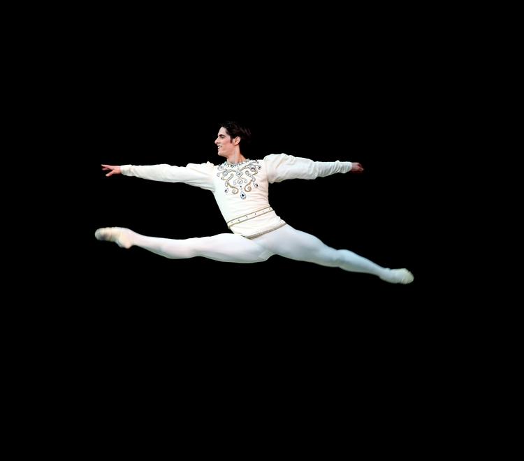 Prins. Han arbejdede ved Royal Ballet i London, men foretog så den usædvanlige rejse til et fast job i Sankt Petersborg i Rusland. Og ved godt, at det ses som problematisk i en polariseret verden. 