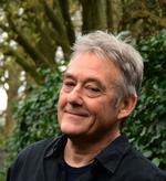 Fortæller. Hans Laurens skaber kriminalberetninger ud fra gamle mord i København. 