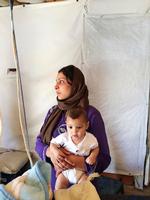 Fastlåst. Hvis Ahmed på tre måneder skal have en officiel identitet som sin mor, Meriam Driss, skal familien tage turen hjem til Syrien. Udover at det er meget farligt, ville familien næppe kunne vende tilbage til Libanon igen. 