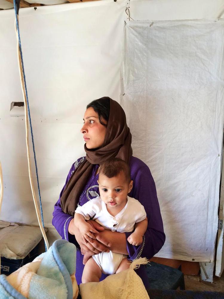 Fastlåst. Hvis Ahmed på tre måneder skal have en officiel identitet som sin mor, Meriam Driss, skal familien tage turen hjem til Syrien. Udover at det er meget farligt, ville familien næppe kunne vende tilbage til Libanon igen. 