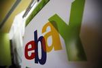Digitalt. Mulige købere af kulturgenstandene bliver kontaktet via sociale medier, eller gennem digitale auktionshuse som eBay. 