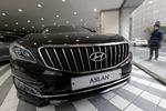MARKANT. Der er ikke noget mikrobil over en af Hyundais største modeller, Aslan. Det er en fem meter lang limousine, der er med til at cementere Hyundais rolle som producent af luksusbiler. 