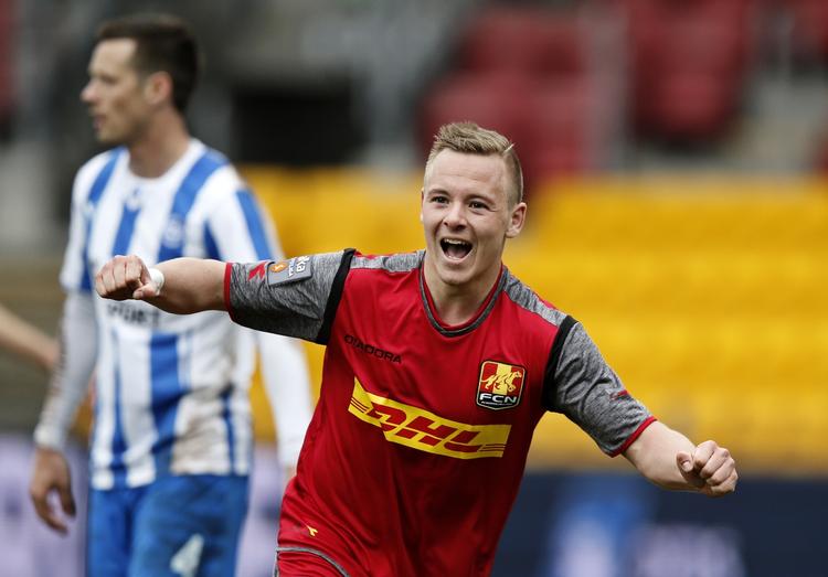 BUNDESLIGASPILLER. I Hannover bliver Uffe Bech holdkammerat med Leon Andreasen. 