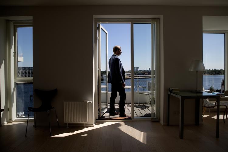 boblesnak. Prisen på ejerlejligheder i København er steget så meget, at flere økonomer har advarer mod risikoen for en boble. Senest har Nationalbanken blandet sig i koret og sagt, at boligmarkedet skal under skærpet opsyn. 